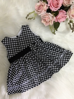 Vestido Xadrez Preto com Tiara na internet