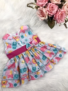 Vestido Floresta Encantada Cinza e Rosa com Tiara na internet