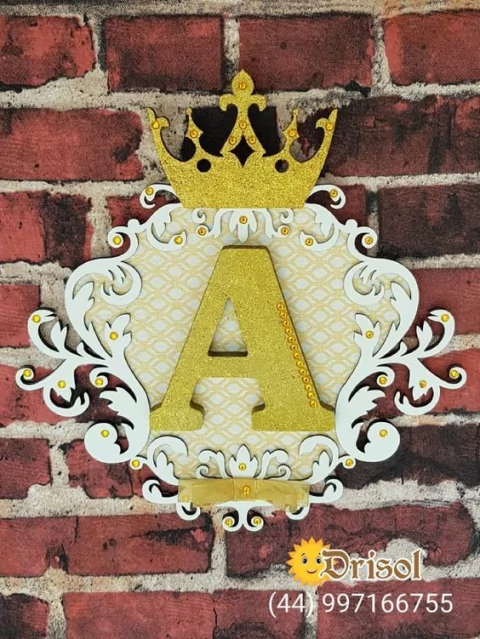 Moldura em MDF 3 MM Branco com INICIAL EM MDF 6 MM - MODELO P018