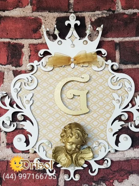 Moldura em MDF 3 MM Branco com Anjo em Resina e Somente a Inicial- MODELO P026 - comprar online