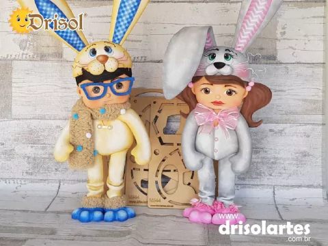 M944 - Bonecos Vestidos de Coelho - Gabarito em MDF