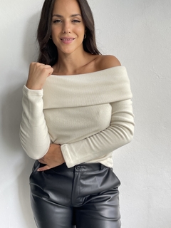 REMERA OFF SHOULDER MORLEY FRIZADO - ALDANA - tienda online