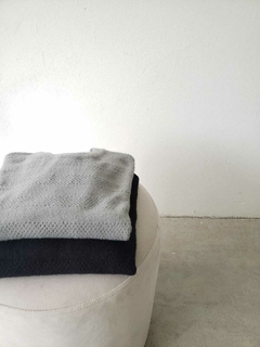 SWEATER BASICO DE HILO CHENILLE CON DETALLE CALADO - SWEATER ARACELI - Dasom | MAYORISTA