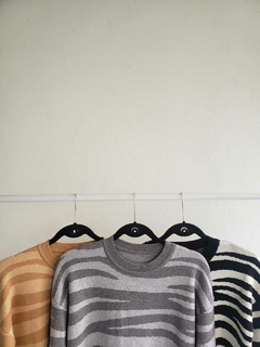 SWEATER TEJIDO EN DOBLE HEBRA DE BREMER DISENO CEBRA - SWEATER BELLA en internet