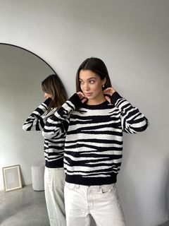 SWEATER TEJIDO EN DOBLE HEBRA DE BREMER DISENO CEBRA - SWEATER BELLA - Dasom | MAYORISTA