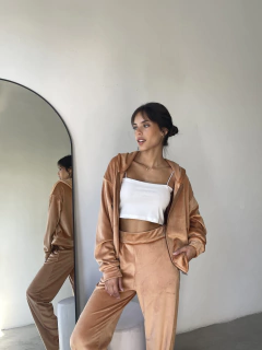 CAMPERA PLUSH BIFAZ CON CAPUCHA Y BOLSILLOS LATERALES - CAMPERA VELVET - comprar online