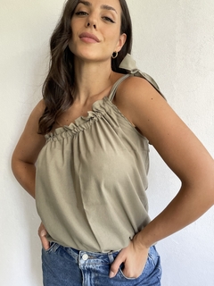 BLUSA UN HOMBRO AJUSTABLE - CAMELIA - Dasom | MAYORISTA