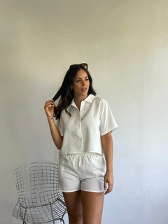 Imagen de CAMISA ANCHA Y CORTA MANGA CORTA TELA CAMISERA - CAMISA CHLOE