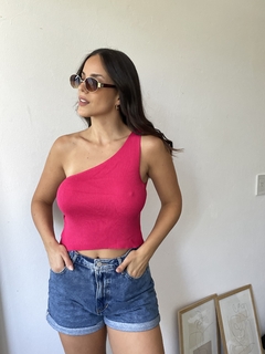MUSCULOSA ASIMENTRICA CON CUT OUT LATERAL - HOLLY