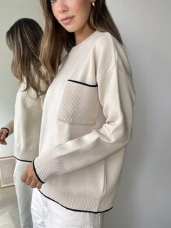 Imagen de SWEATER TEJIDO DOBLE HILO BREMER CON BOLSILLO COMBINADO MORLEY - SWEATER MADDY