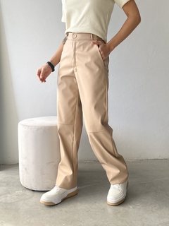 PANTALON CUERINA PU RECTO FRIZADO POR DENTRO - SARA - comprar online