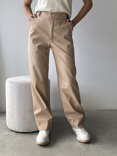 PANTALON CUERINA PU RECTO FRIZADO POR DENTRO - SARA