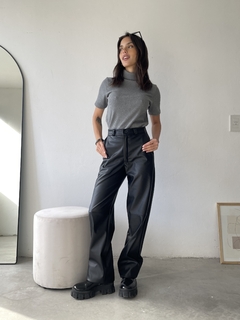 PANTALON CUERINA PU RECTO FRIZADO POR DENTRO - SARA en internet