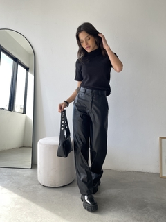 Imagen de PANTALON CUERINA PU RECTO FRIZADO POR DENTRO - SARA