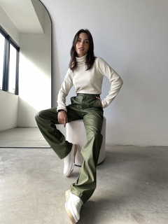 PANTALON CUERINA PU RECTO FRIZADO POR DENTRO - SARA