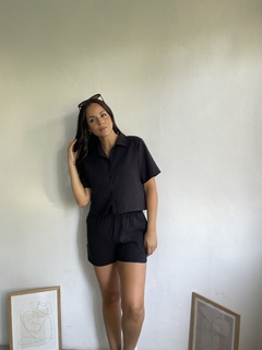 SHORT DE TELA CAMISERA BOLSILLOS LATERALES TERMINACION CURVA - SHORT CHLOE en internet