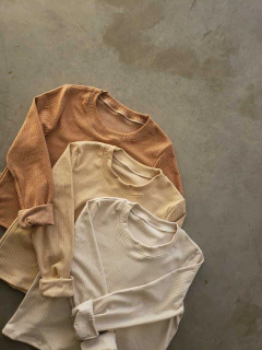 PACK X 3 - Remera IRIS (info y stock disponible debajo de foto) - comprar online