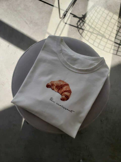 OFERTA x 2 - REMERA UN CROISSANT (info y stock al final de las fotos)