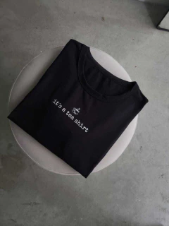 REMERA ESTAMPADA BASICA ALGODON LYCRA - IT'S A TEA SHIRT - Dasom | MAYORISTA