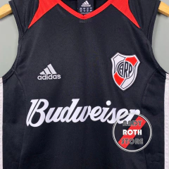 Imagen de musculosa entrenamiento river 2004
