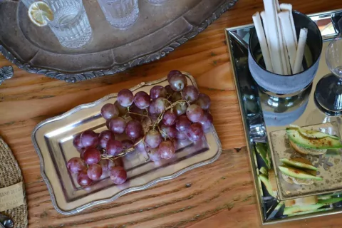 Bandeja Rectangular Metálica Peltre 27x16x1.5 cm - comprar online