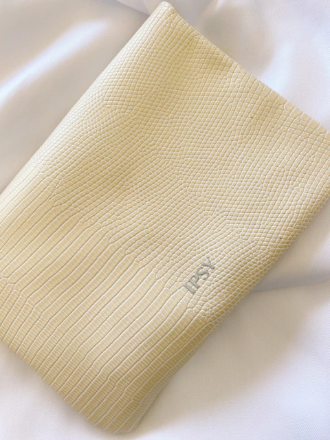 MAKEUP BAG - GOLDEN CROCO