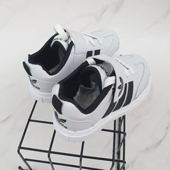 ZAPATILLAS HOOPS BLANCA C/ NEGRO en internet