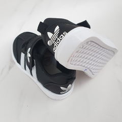 Imagen de ZAPATILLAS HOOPS NEGRAS