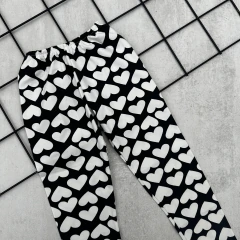 LEGGINS CORAZONES NEGRA