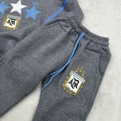 CONJUNTO TRES ESTRELLAS ARG - GRIS - Waikiki Babys