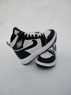 BOTITAS JORDAN BLANCO C/ NEGRO ADULTOS 35 AL 44 - Waikiki Babys