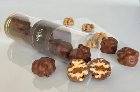 12 Nueces Premium bañadas corazón dulce de leche
