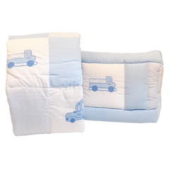 ANA GIAMMARIA ACOLCHADO CUNA CON CHICHONERA PATCH TRANSPORTE CELESTE 5012100903