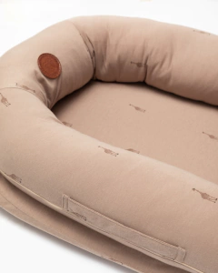 HAPPY LITTLE MOMENTS NIDO COLECHO JIRAFA BEIGE - comprar online