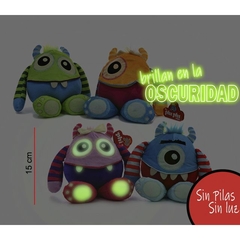 PHI PHI TOYS MONSTRUITOS LUMINOSOS 15 CM 2621 X 1 UNIDAD