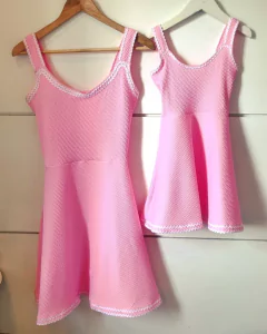 Vestido preto alça cianinha gola e barra mãe e filha - comprar online