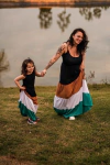Vestido longo multicolor mãe e filha
