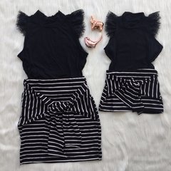 Conjunto saia listrada e blusinha preta detalhe manga mãe e filha