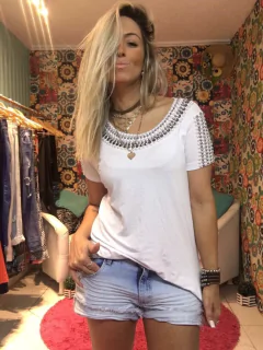 T shirt pedraria manga e gola - comprar online