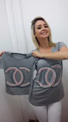 T shirt símbolo chanel colorido mãe e filha