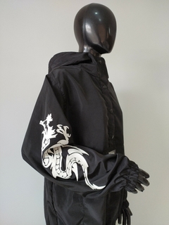 ANORAK DRAGÓN BLACK en internet