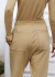 Calça alfaiataria em malha com corte reto, mas cores preta, off white, bege e azul marinho. Com bolsos.