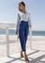 Calça alfaiataria feminina social nas cores caramelo, azul e preta e off white. Cintura alta, feita em crepe patou, viscose com acetato. Pode ser usada  trabalho ou para sair. muito sofisticada.