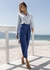 Calça alfaiataria feminina. Modelo com cintura alta, social e moderna. Pode ser usada com tenis e cinto. Disponível na cor azul, caramelo e preto.