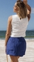 short saia alfaiataria disponível nas cores azul e bege. cintura alta, social. Em viscose com acetado.