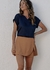 short saia alfaiataria disponível nas cores azul e caramelo. cintura alta, social. Em viscose com acetato.