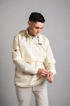Jaqueta Corta Vento Anorak Camaleão Urbano Capuz Offwhite - comprar online