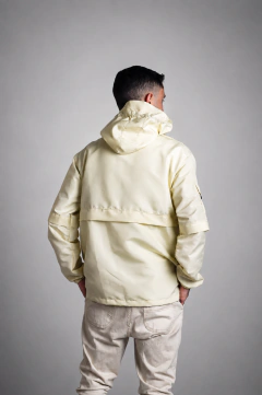 Jaqueta Corta Vento Anorak Camaleão Urbano Capuz Offwhite - Camaleão Urbano
