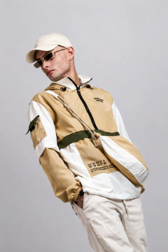 Jaqueta Corta Vento Anorak Camaleão Urbano Capuz Ouro na internet