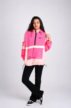 Jaqueta Corta Vento Anorak Camaleão Urbano Capuz Rosa - comprar online